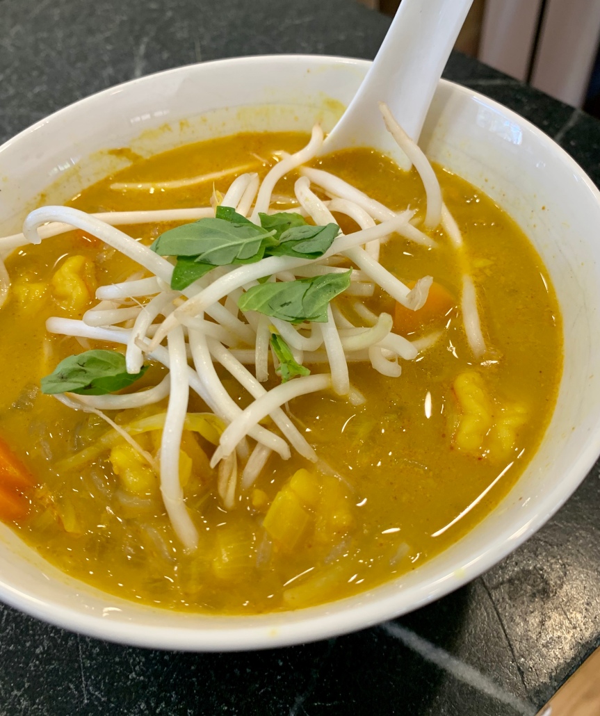 Curry Mee – Malaysian Vegetable and Noodle Soup